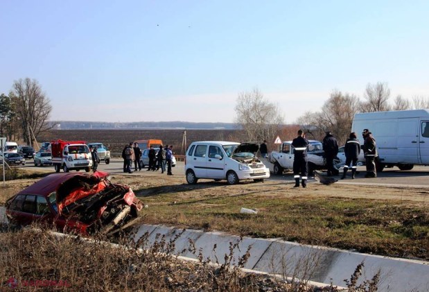 ACCIDENT pe traseul Chișinău-Soroca. DOUĂ persoane au fost transportate la SPITAL