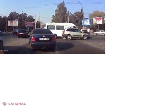 ACCIDENT în capitală cu implicarea unui microbuz de rută. Mai mulți pasageri au fost SPITALIZAȚI