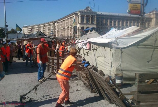 Noi ALTERCAȚII pe Maidan: Petarde, grenade fumigene și cocktailuri Molotov