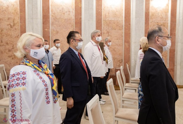 FOTO // Cei 18 sportivi calificați la Jocurile Olimpice de la Tokyo au primit DRAPELUL R. Moldova de la președintele Maia Sandu: „Vă așteptăm victorioși acasă”