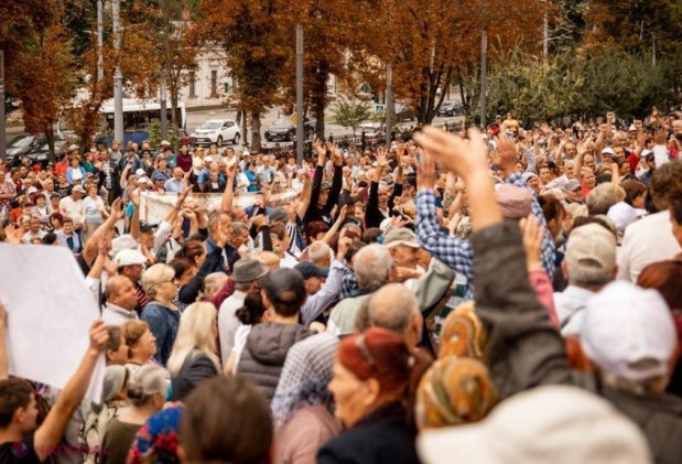 Protest de amploare în fața Președinției R. Moldova. Manifestanții au cerut încetarea presiunilor la adresa Partidului „ȘOR” și eliberarea Marinei Tauber din penitenciar