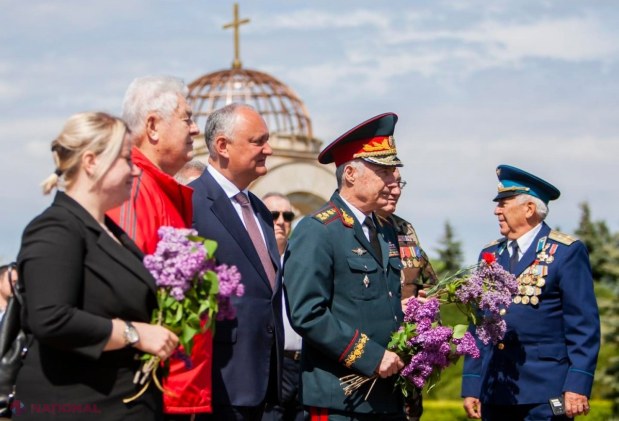 FOTO // Voronin și Dodon se TEM să poarte panglica „Sf. Gheorghe”, asociată cu RĂZBOIUL pornit de Putin în Ucraina. Și ambasadorul Rusiei a evitat să se afișeze cu simbolistica interzisă la Complexul Memorial „Capul de Pod Șerpeni”