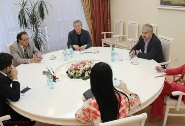 PROMISIUNE: Proiectele Uniunii Scriitorilor din Moldova vor fi susţinute. Maşină nouă pentru USM
