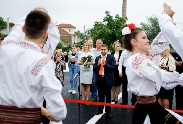 FOTO // O nouă stradă, dar și un SCUAR din Orhei, reparate capital, au fost date în exploatare de către Ilan Șor