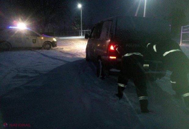 VIDEO, FOTO // Peste 103 accidente minore în ultima zi. O mașină s-a RĂSTURNAT, iar un microbuz a ARS aproape complet. Sfaturile lui Cavcaliuc pentru șoferi și pietoni