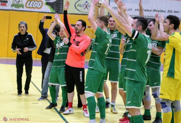 FOTO // Echipa de fotbal a unei BĂNCI din R. Moldova a câștigat turneului „Open Cupa Presei – 2019” la futsal