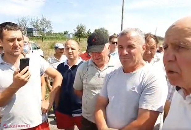 VIDEO, UPDATE // Protest al AGRICULTORILOR în legătură cu „ajutorul” autorităților: „Vorbesc că vor fi oferite 100 de milioane de lei, dar ce facem cu 100 de lei pentru ha?” Agricultorii au BLOCAT traseul spre Chișinău