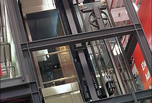 A fost STRIVIT de lift într-un centru comercial din Chișinău