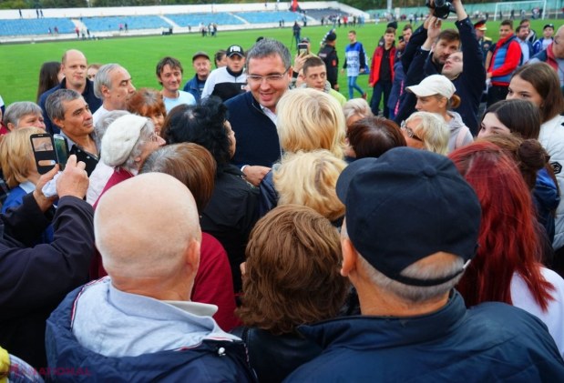 FOTO // Peste 3 000 de oameni au venit la LANSAREA lui Renato Usatîi și a echipei sale în cursa electorală pentru Bălți: „Bălțiul este un oraș deosebit, unde locuiesc oameni deosebiți. Vă mulțumesc că nu ați trădat”