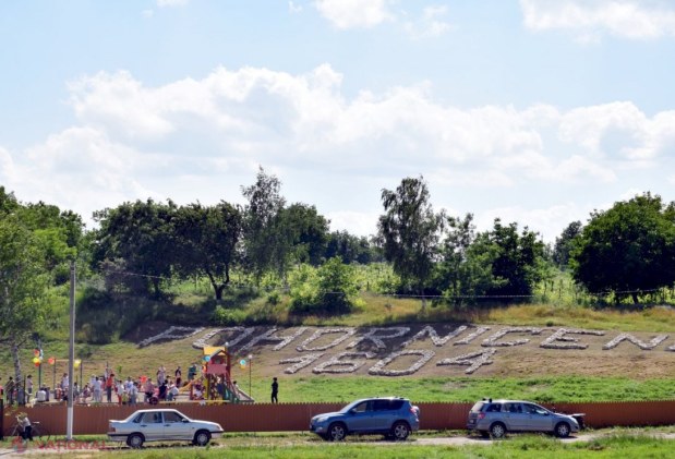 FOTO // Mai multe terenuri de joacă, mai mulți copii fericiți. Încă patru spații MODERNE de joacă au fost construite în raionul Orhei