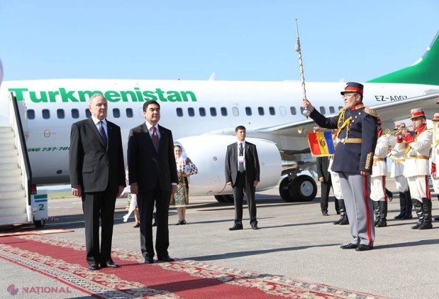 Reportaj FOTO // Cum a fost întâmpinat, la Chișinău, președintele Turkmenistanului