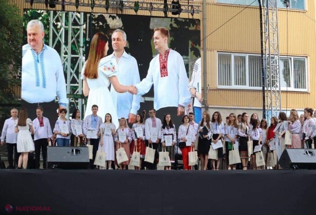 Absolvenții USM, care au purtat cu MÂNDRIE portul tradițional românesc, premiați de DRRM: Adrian Dupu: