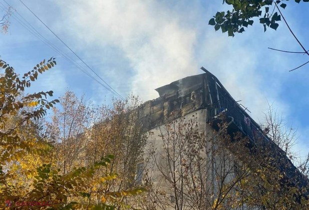FOTO // Incendiu DEVASTATOR în sectorul Buiucani din Chișinău: Mansarda unui bloc de locuit a fost făcută SCRUM, iar numeroase familii au rămas fără locuințe