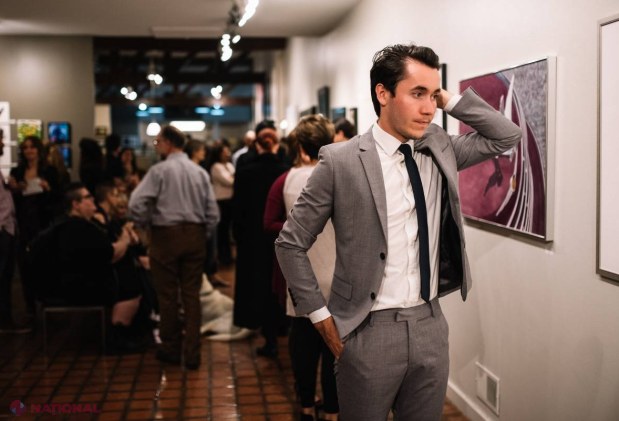 Un tânăr din Chișinău și-a vernisat propria EXPOZIȚIE la Staten Island Creative Gallery din New York