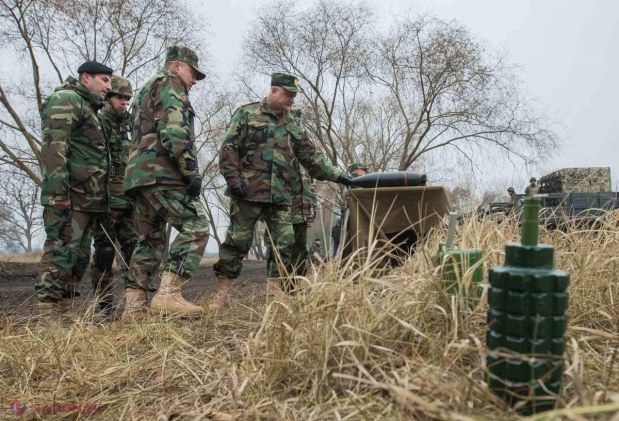 FOTO // Dodon, de la soldat, la comandant: Președintele a primit o UNIFORMĂ personalizată și bocanci americani