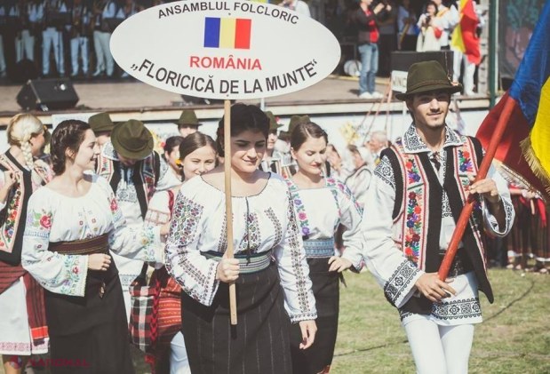 FOTO // R. Moldova GĂZDUIEȘTE cel mai mare FESTIVAL dedicat Românilor de Pretutindeni. Irina Loghin: „Cât voi trăi voi cânta pentru Basarabia, că-i pământ din Țara mea”