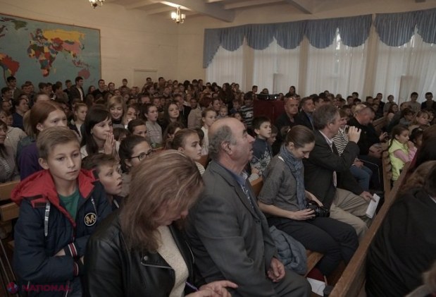„Moldovean ca mine nu-i...”: Filmul despre tânărul din Congo, stabilit la Pepeni, unde lucrează profesor și și-a întemeiat o familie, lansat de Studioul „TeleFilm Chișinău”