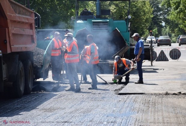 FOTO // La Orhei continuă lucrările ample de RENOVARE a străzii centrale: Șor: „Dodon găsește un milion de motive că nu repare drumurile în sate. Va trece pandemia și el va găsi alte motive pentru a-și acoperi neputința”