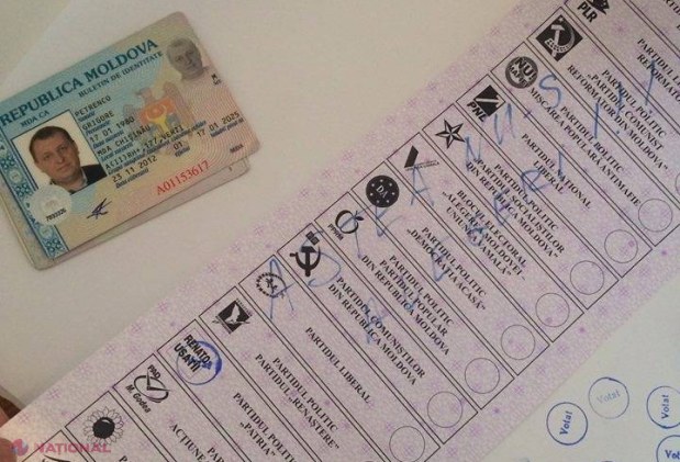 FOTO ILEGAL // Grigore Petrenco a STRICAT buletinul de vot şi l-a arătat tuturor