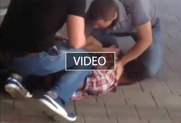 Încătușat chiar în scara unui bloc din Chișinău: Ce-a făcut individul din imagini