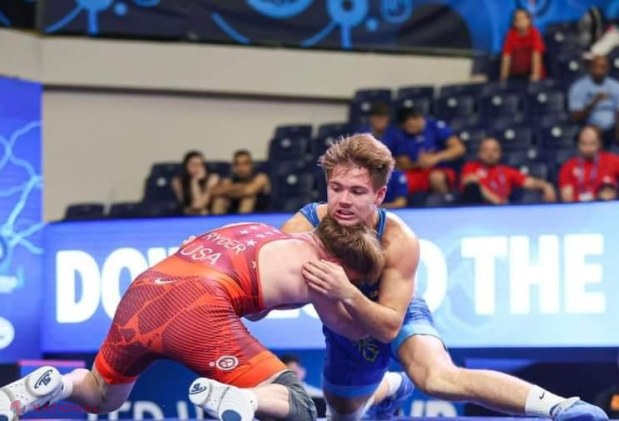 FOTO // Medalie de argint pentru R. Moldova la Campionatul MONDIAL de lupte din Turcia. Alexandru Borș a avut o prestație exemplară și a confirmat forma bună de la europene