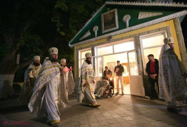 REPORTAJ FOTO // Noaptea Învierii la Mănăstirea