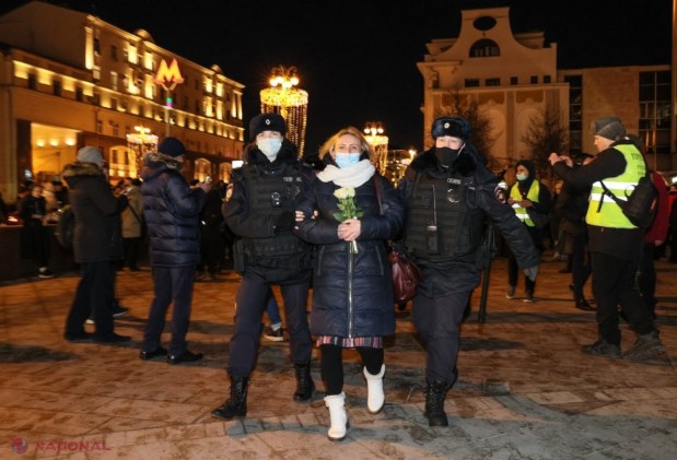 TEROARE la Moscova, Sankt Petersburg și alte orașe din Rusia: Sute de ruși au fost ARESTAȚI din cauză că au protestat față de războiul pornit de Putin în Ucraina