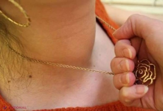 Chişinău // Se apropia în parcuri de femeile cu copii şi le SMULGEA lănţişoarele din aur de la gât. Ce riscă individul 
