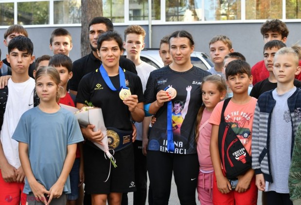 VIDEO // Campioana MONDIALĂ Anastasia Nichita, întâlnită cu FANFARA la intrarea în R. Moldova. Luptătoarea va primi 225 de mii de lei pentru cucerirea medaliei de AUR