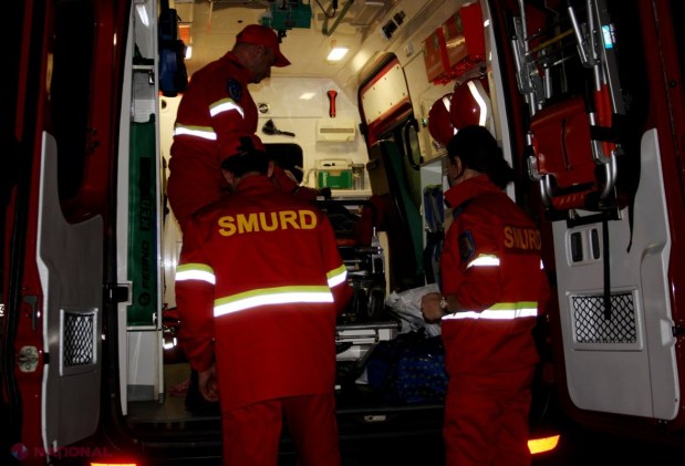 VIDEO // O femeie din R. Moldova, adusă de un echipaj SMURD de la Iași la Chișinău: Maladie gravă