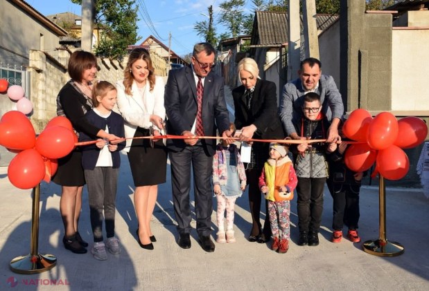 FOTO // O nouă curte de bloc din Orhei a fost RENOVATĂ de către echipa Partidului „ȘOR”: „Proiectele de infrastructură vor continua atât la Orhei, cât și în localitățile administrate de primari ai echipei noastre”