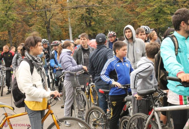 FOTO Iubitorii de ciclism au venit cu sutele, pe ploaie, la Festivalul „Velohora
