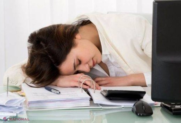 „Cea mai bună strategie de a dormi la birou”. Deşi pare neobişnuit există firme care acceptă şi chiar încurajează acest obicei