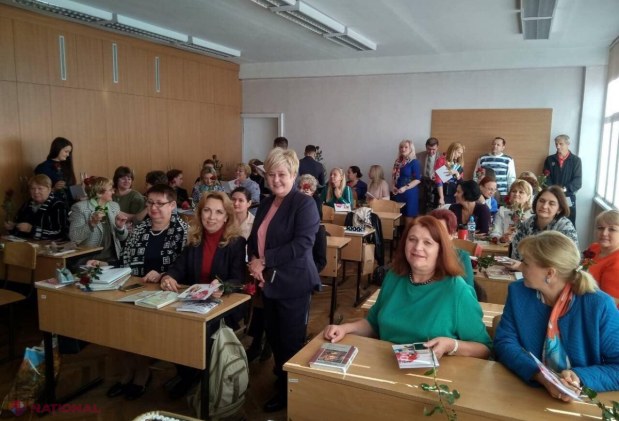 FOTO // Partidul „ȘOR” i-a felicitat pe DASCĂLII din R. Moldova de Ziua Profesorului