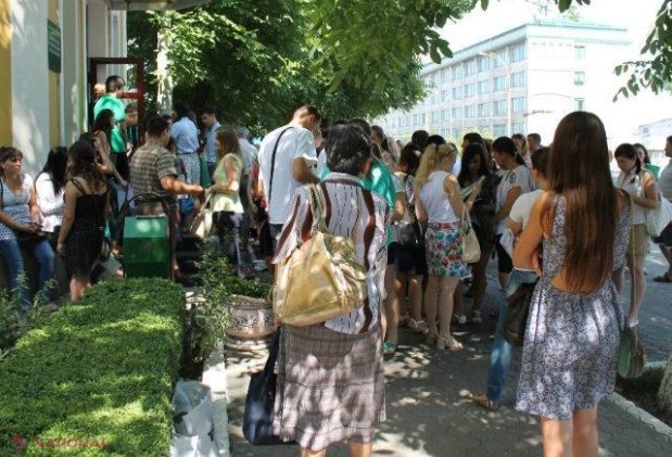 FOTO Prima zi de ADMITERE la facultate - cu note de 5 și contracte usturătoare