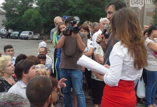 FOTO // Cum a apărut în public guvernatorul Saakașvili: „Locuitorii din Tatarbunar au fost ȘOCAȚI”