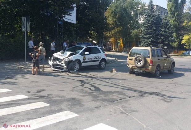 ACCIDENT în capitală. O mașină a Pazei de Stat a fost grav avariată