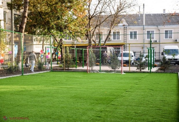 FOTO // Primarul de Orhei, Ilan Șor, a mai inaugurat o curte renovată capital, în cadrul Programului „Operațiunea Curtea”