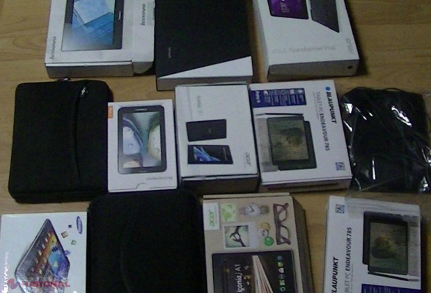 Tablete ascunse printre colete, reţinute la Vama Leuşeni