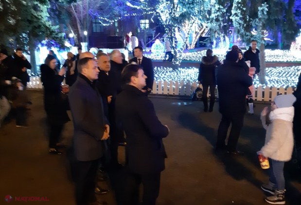 VIDEO // Plahotniuc, primit cu urături la Târgul de Crăciun. Câți bani a primit URĂTORUL de la liderul PD