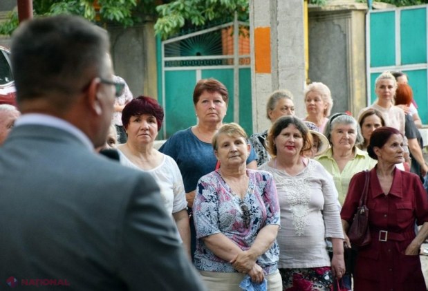 FOTO // La Orhei continuă lucrările re RENOVARE a curților de bloc: „Noi am așteptat peste 40 de ani să avem așa ceva”