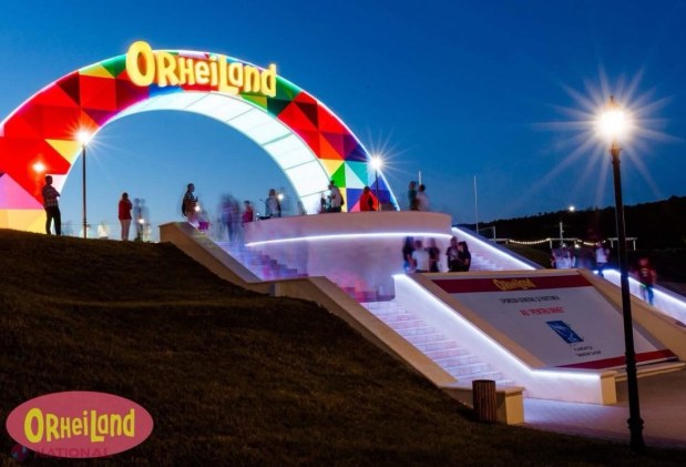 FOTO // „OrheiLand-ul” de noapte – o ATRACȚIE „de milioane”. Astăzi și mâine, complexul din Orhei va găzdui două megaconcerte. Programul pregătit de organizatori