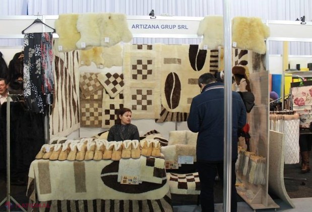 FOTO Peste 250 de producători autohtoni, cu marfa pe tarabe. Iată cele mai căutate produse