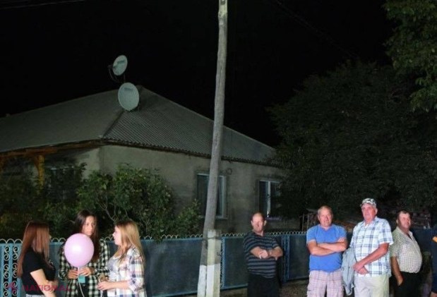 FOTO // Echipa Partidului „ȘOR” continuă programul de iluminare stradală în raionul Orhei. Lumina a fost aprinsă pe străzile unui alt sat din raion
