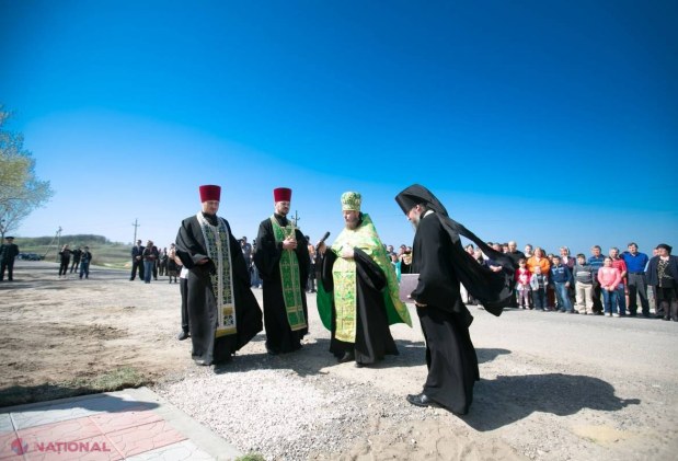 REPORTAJ FOTO // Drapel uriaş pe cel mai înalt deal din R. Moldova