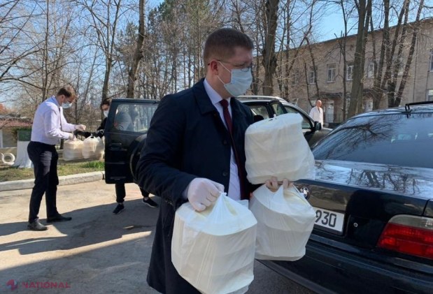 FOTO // Proimobil.md continuă să ofere PRÂNZURI eroilor acestor zile: „E a treia zi când le oferim prânzuri medicilor, iar starea de spirit, speranța și încrederea care a reapărut în ochii lor obosiți nu poate decât să ne bucure”