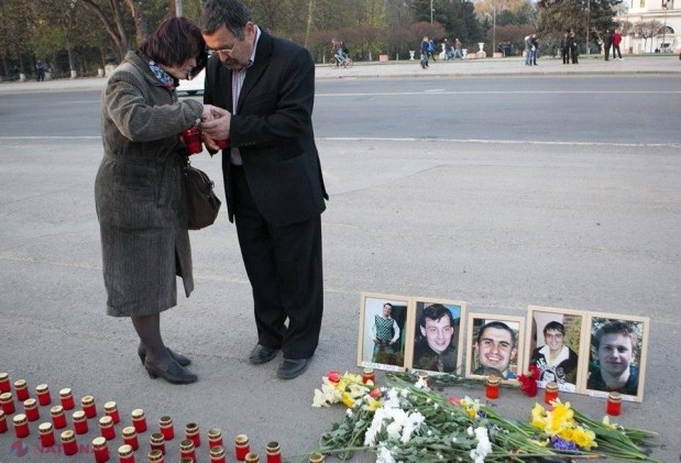 Victimele evenimentelor din 7 aprilie, comemorate la Chișinău și București: „Vrem strada 7 aprilie 2009”