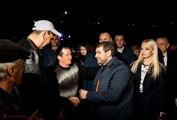 FOTO // Partidul „ȘOR” a instalat un sistem de ILUMINARE stradală în prima dintre cele 104 localități în care a promis că va face acest lucru