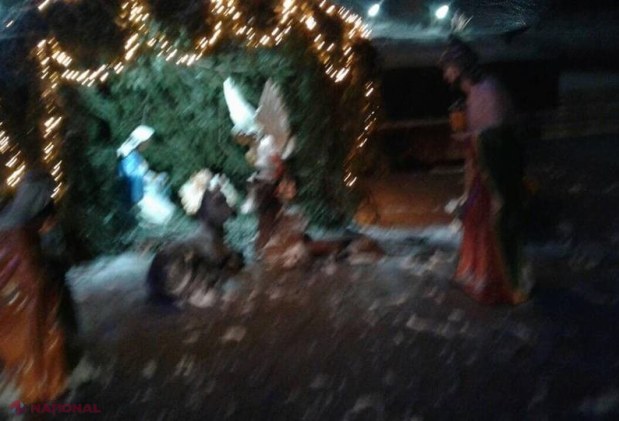 FOTO // O compoziție de Crăciun cu nașterea lui Isus Hristos a fost VANDALIZATĂ la Dondușeni. Răufăcătorii au tăbărât în mod BARBAR și au distrus tot