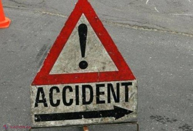 ACCIDENT în capitală cu implicarea unui microbuz de rută